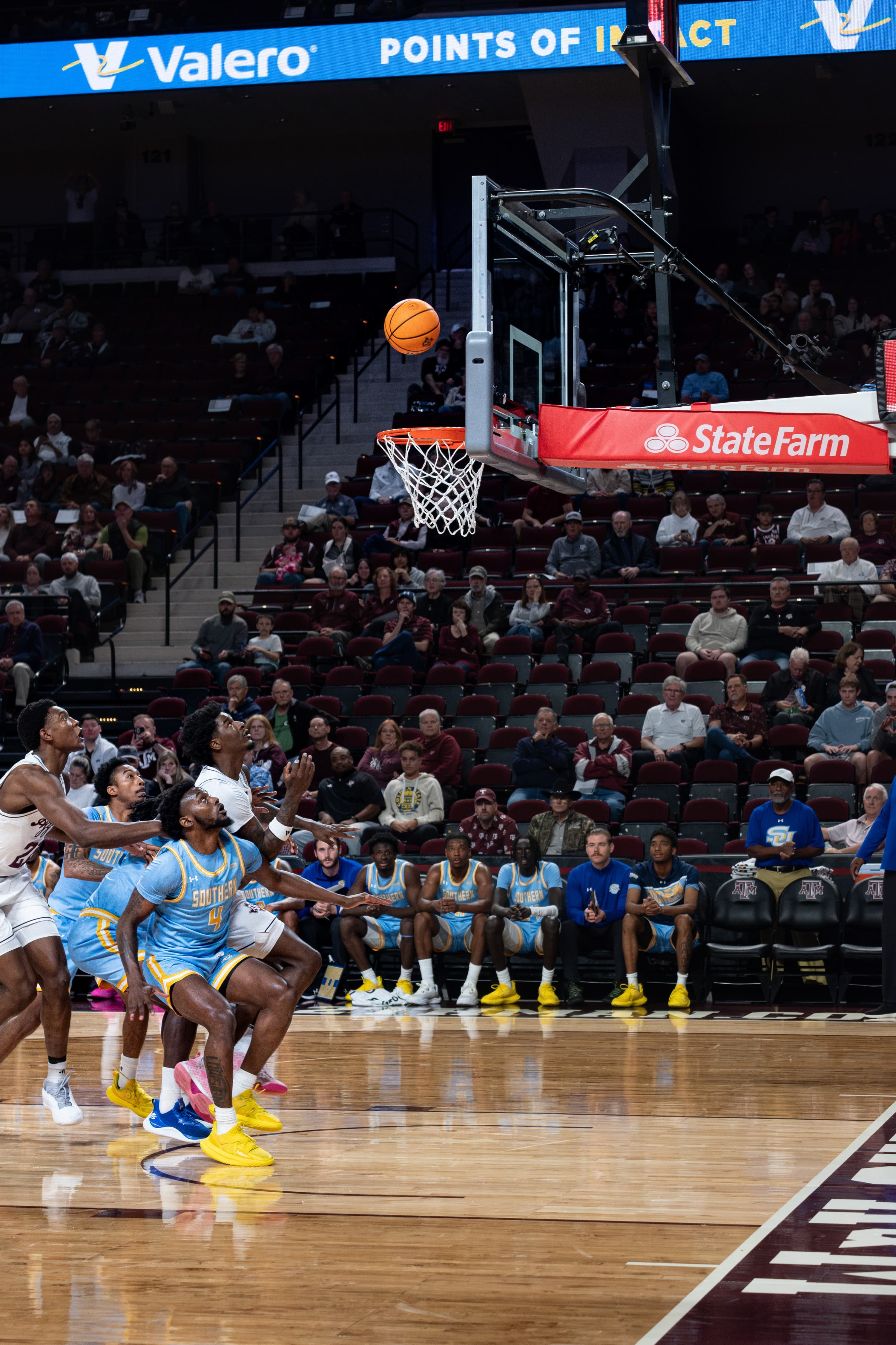 FUJI X-T2 - ƒ/3.5 at ISO-6400, 1/1000 sec.